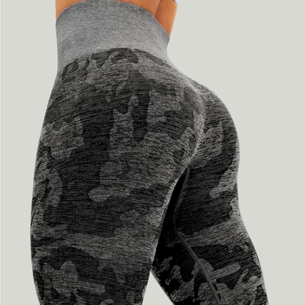 Two-Tone Camouflage Seamless Active Wear Leggings, Size S